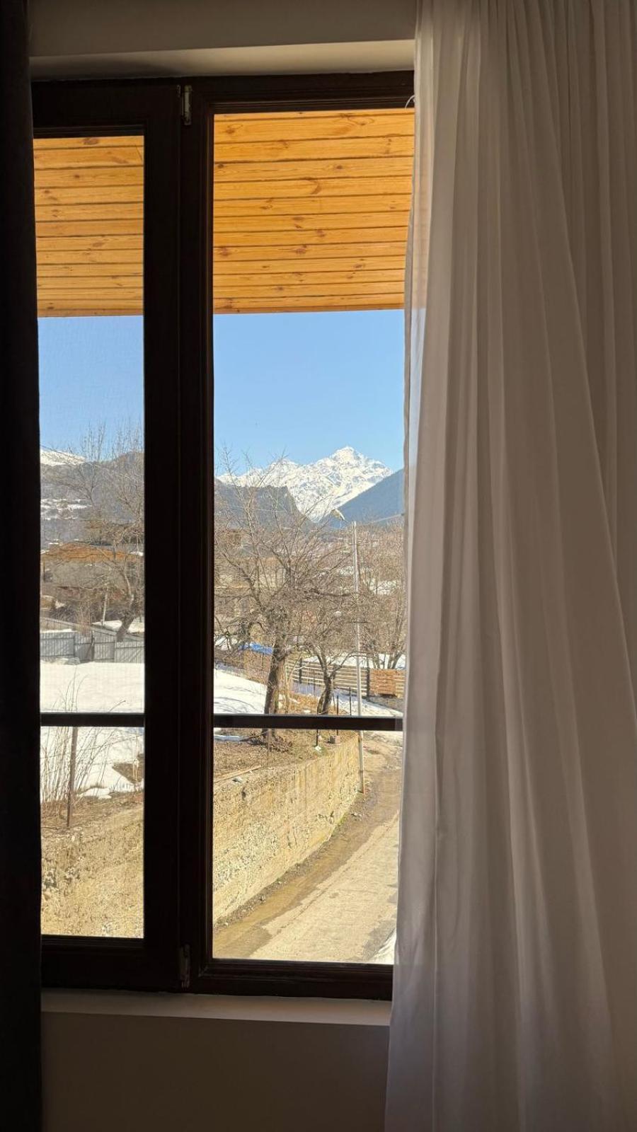 Eka'S Guest House Местия Екстериор снимка